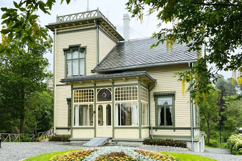 Средневековая романтика.jpg зелень