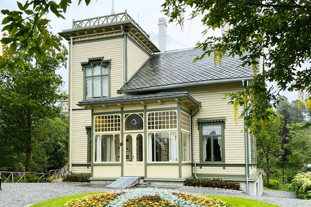 Средневековая романтика.jpg зелень