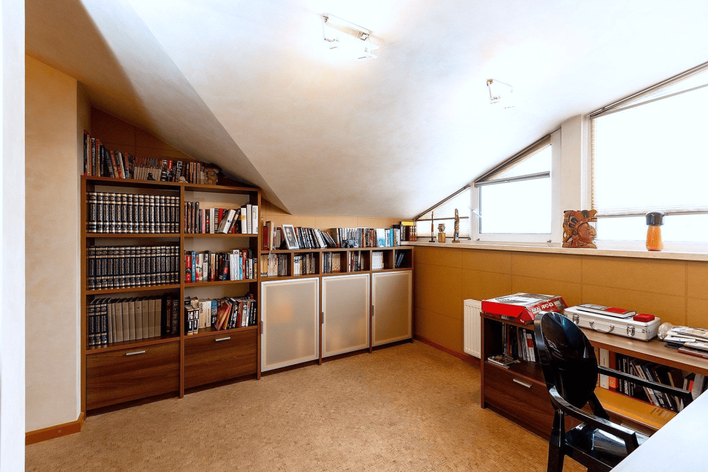 комната с книгами