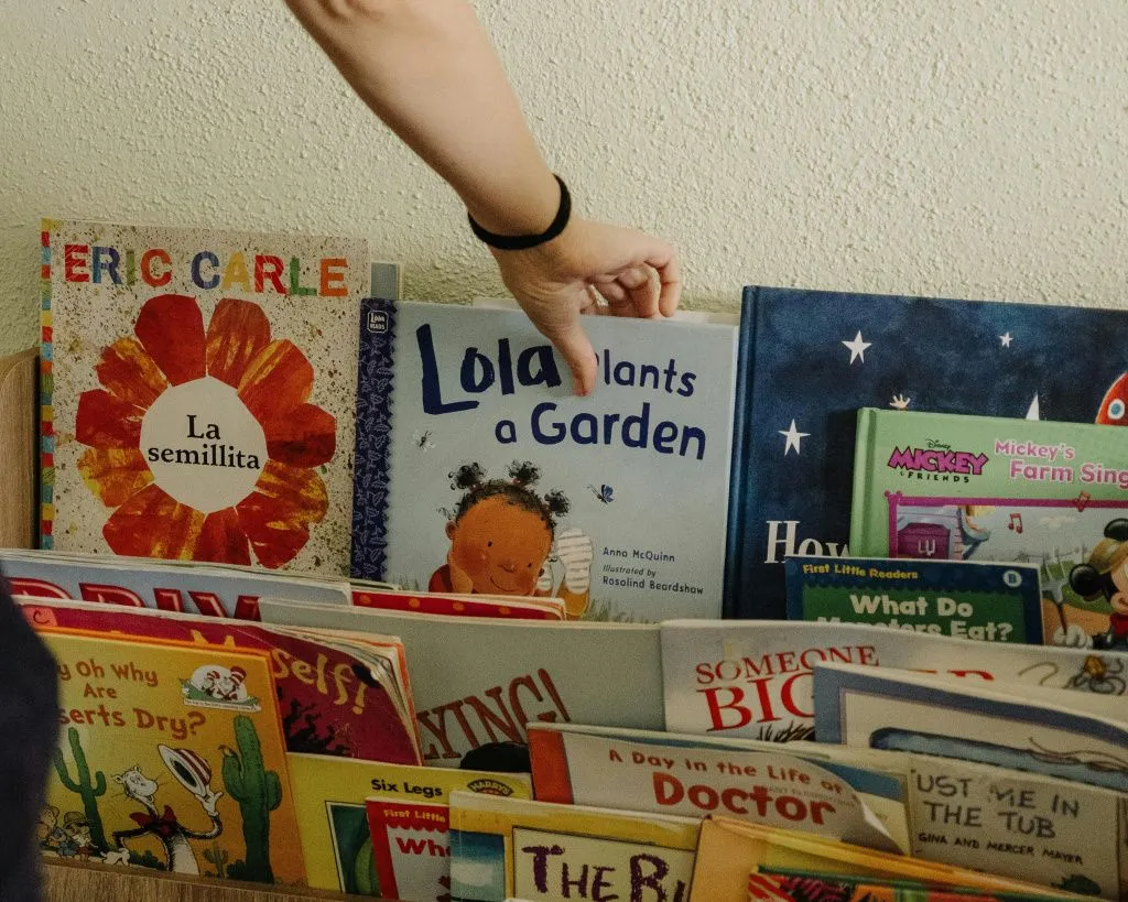 детский книжный уголок.jpg уголок